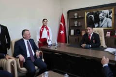 Gebze Şehit Yakınları ve Gazi Evi açılış töreninde protokol üyeleri ve katılımcılar