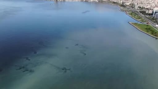 Gediz Nehri üzerinde izleme çalışması yapan ekip ve nehir manzarası