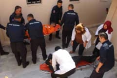 Gemlik Açık Ceza İnfaz Kurumu’nda olağanüstü hal tatbikatı sırasında itfaiye ve sağlık ekipleri müdahalede bulunuyor
