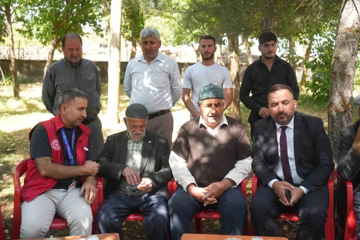 Muş’un Korkut ilçesine bağlı Yünören köyünde yaşayan Kıbrıs gazileri, 19 Eylül Gaziler Günü kapsamında gençler tarafında
