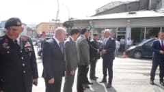Muş Garnizon Şehitliği'nde 19 Eylül Gaziler Günü töreni sırasında saygı duruşunda bulunan katılımcılar