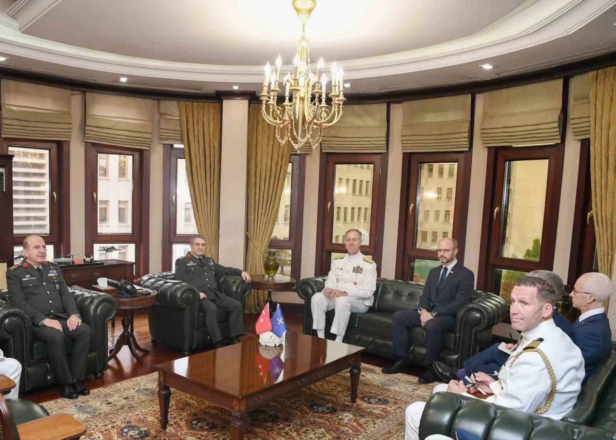 Genelkurmay Başkanı Orgeneral Selçuk Bayraktaroğlu, NATO Napoli Müşterek Kuvvet Komutanı Oramiral George m. Wikoff’u mak