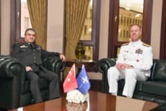 Genelkurmay Başkanı Selçuk Bayraktaroğlu, NATO Napoli Müşterek Kuvvet Komutanı George M. Wikoff’u makamında kabul ederke