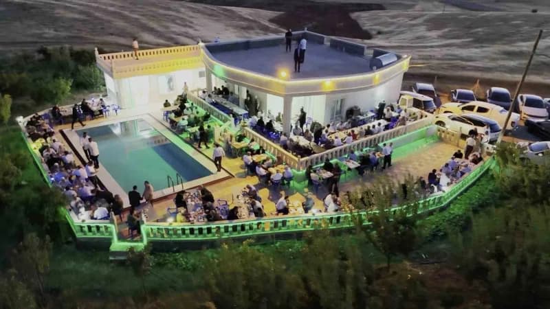 Gercüş Doruk Köyü muhtarı Cengiz Sebüktekin’in düzenlediği 350 kişilik yemek organizasyonundan bir kare