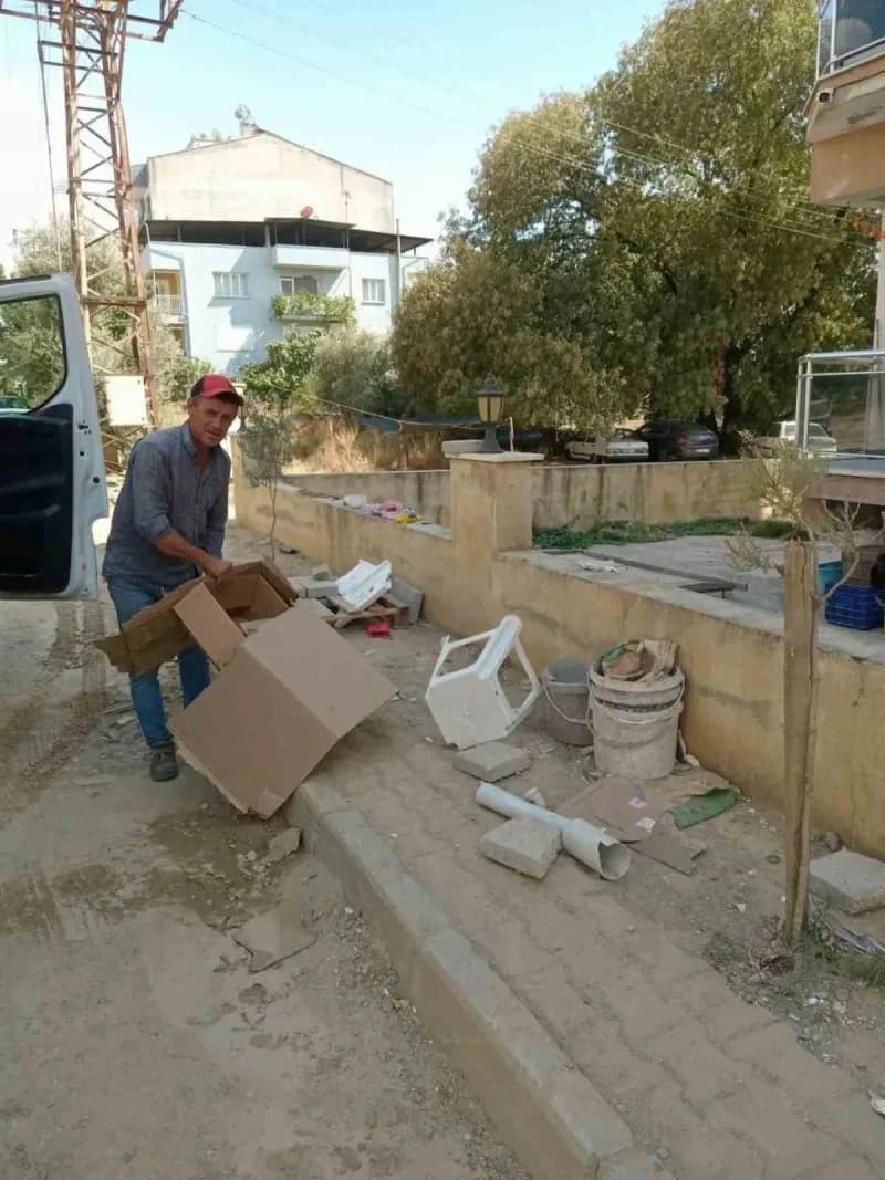 Germencik Belediyesi, çöp konteynerlerinin çevresine mobilya, eski ev eşyası ve evsel atık bırakılmaması konusunda vatan