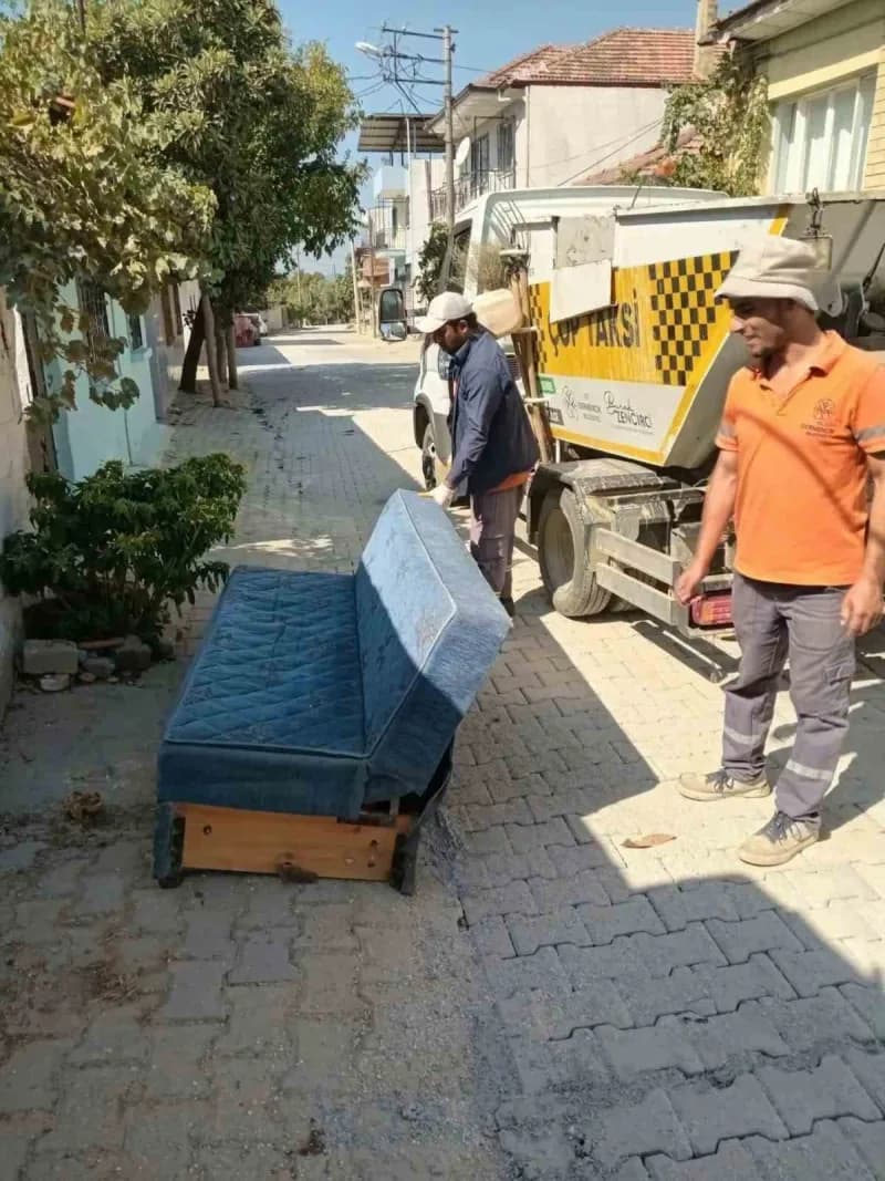 Germencik Belediyesi, çöp konteynerlerinin çevresine mobilya, eski ev eşyası ve evsel atık bırakılmaması konusunda vatan