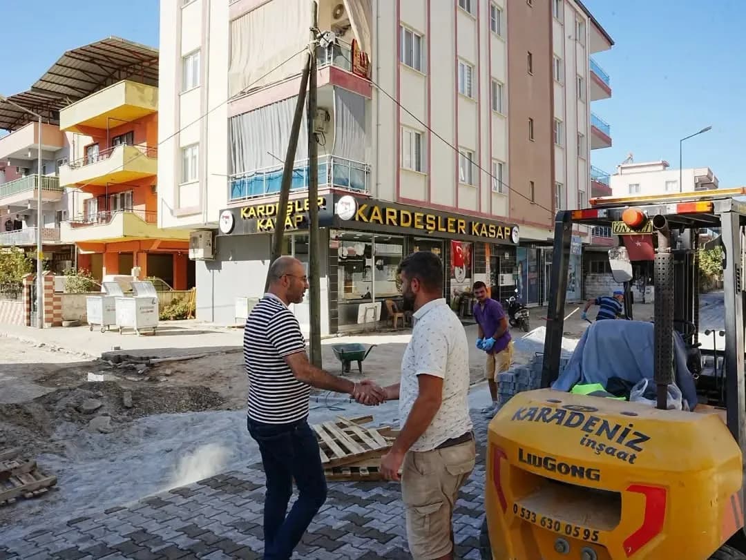 Germencik Belediyesi tarafından Park Mahallesi'nde yürütülen parke taşı döşeme çalışmaları devam ediyor. İlçenin işlek n