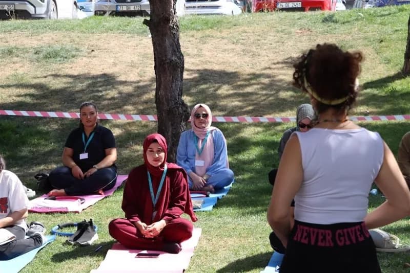 Sivas Numune Hastanesi Gebe Okulunda anne adaylarının gebelik sürecini daha sağlıklı ve huzurlu geçirmelerine destek olm