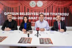 Giresun Belediye Başkanı Fuat Köse basın toplantısında konuşuyor