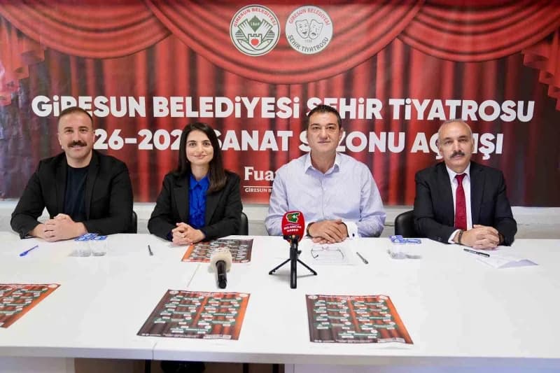 Giresun Belediye Başkanı Fuat Köse basın toplantısında konuşuyor