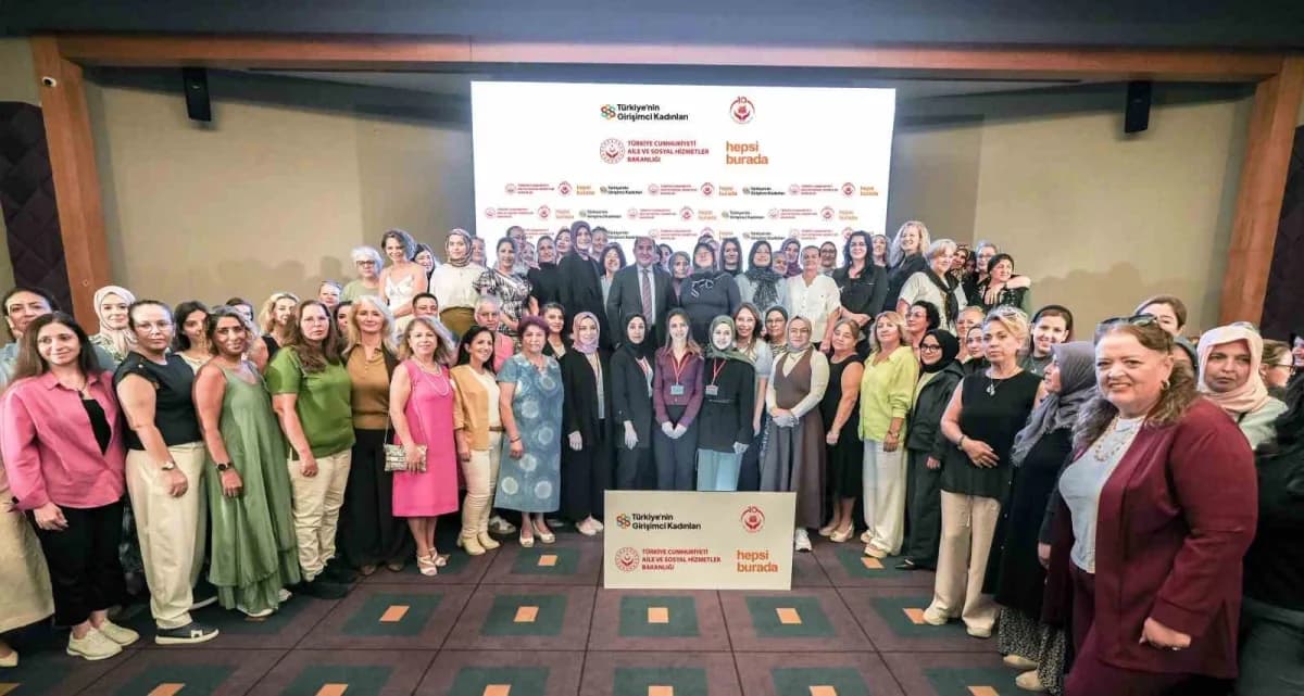 Türkiye’nin Girişimci Kadınları programı kapsamında Antalya’da düzenlenen etkinlikte kadın girişimciler eğitim alıyor