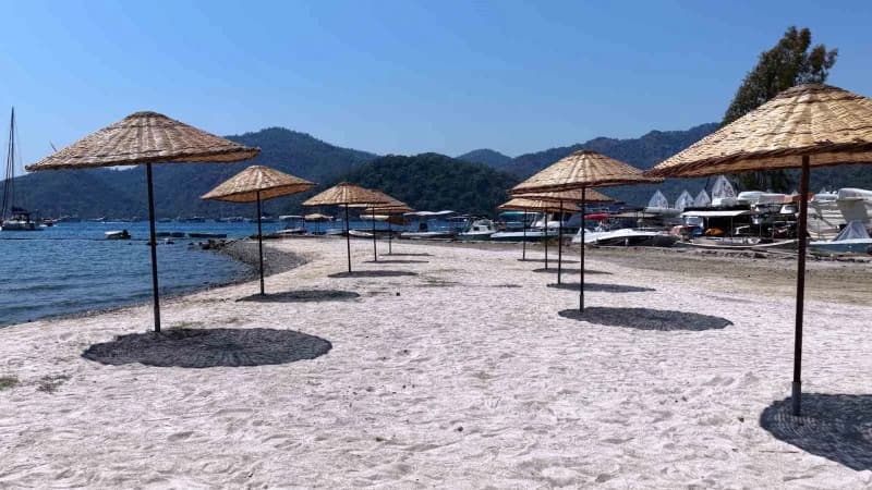 Göcek'te temizlenen plaj vatandaşların hizmetine sunuldu