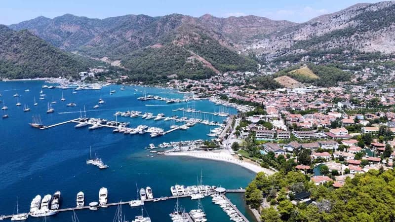 Göcek'te temizlenen plaj vatandaşların hizmetine sunuldu