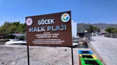 Muğla Göcek'te teknelerden temizlenen ücretsiz halk plajı deniz ve kıyı manzarası