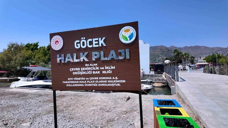 Muğla Göcek'te teknelerden temizlenen ücretsiz halk plajı deniz ve kıyı manzarası