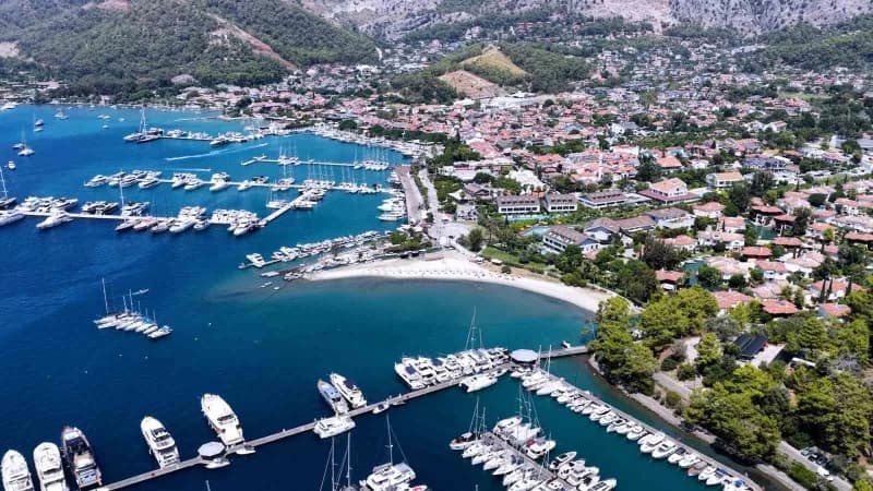 Göcek'te temizlenen plaj vatandaşların hizmetine sunuldu uyurdu.