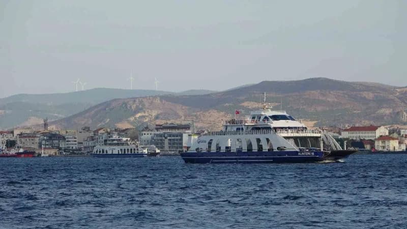 Çanakkale'nin Kuzey Ege Denizi'ndeki Gökçeada ilçesine yarın yapılması planlanan bazı tarifeli feribot seferleri, olumsu