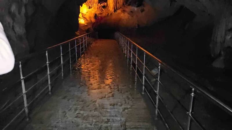 Zonguldak’ta etkili olan yağışlar sonrası içerisindeki derenin yükselmesi sebebiyle çamur ve su ile dolan Gökgöl Mağaras