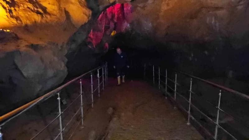 Zonguldak’ta sağanak yağış sonrası çamur ve suyla dolan Gökgöl Mağarası’nın girişinde temizlik çalışmaları yapılıyor