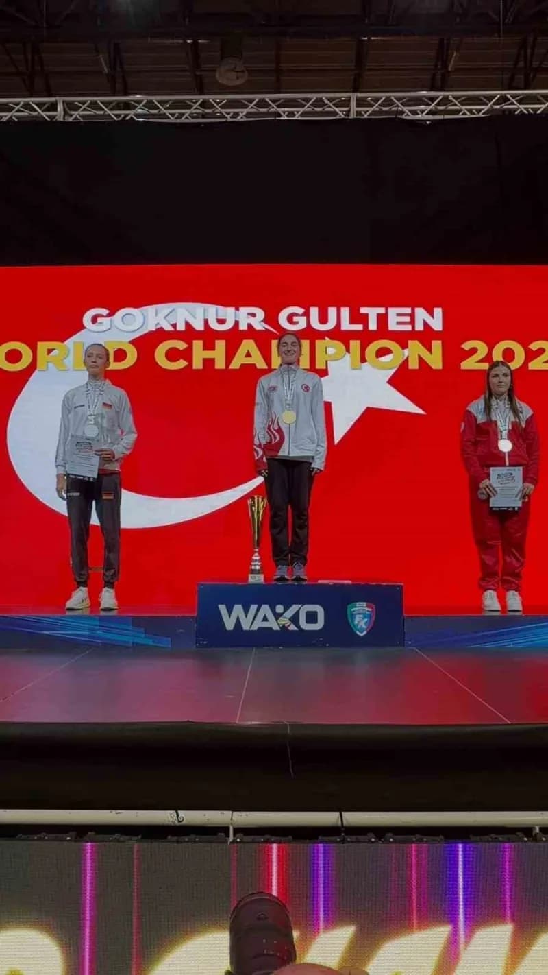 İtalya’da düzenlenen WAKO Dünya Kick Boks Şampiyonası’nda büyük bir başarıya imza atan Samsunlu sporcu Göknur Gülten, ge