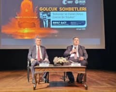Gölcük’te düzenlenen Balkanlar ve Dijital Medya konulu söyleşiden bir kare