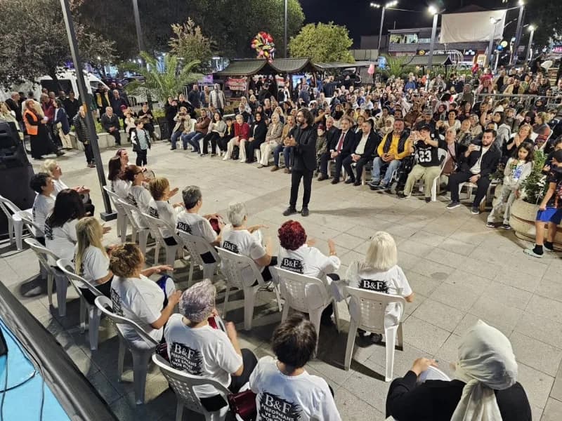 Kocaeli'nin Gölcük ilçesinde bu yıl 30'uncusu düzenlenen "Yeşil İhsaniye Elma Festivali"nde, bölgedeki en iyi Elma ve ar