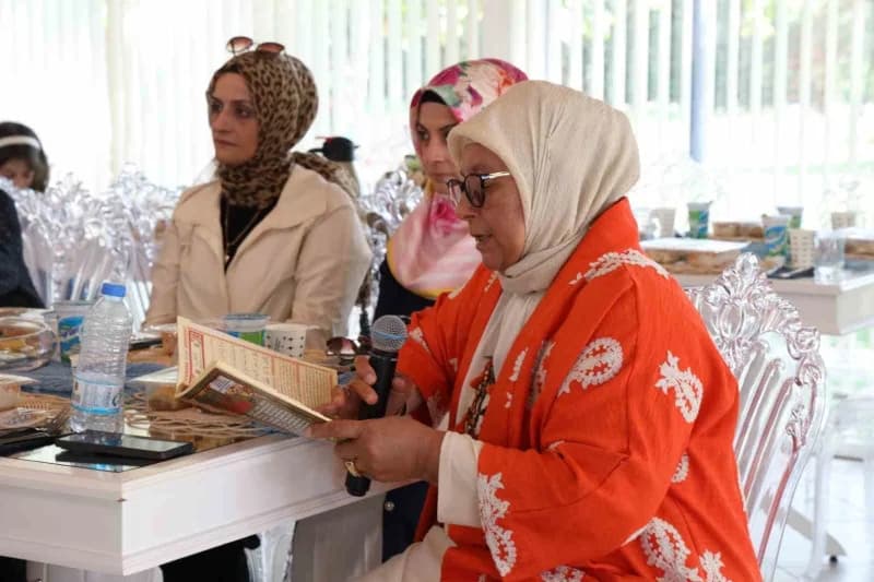 Kocaeli'de "Anne Şehir" projesi kapsamında hizmet veren "Gönül Bahçem Davet Evi", kız isteme merasimlerinden bebek mevli
