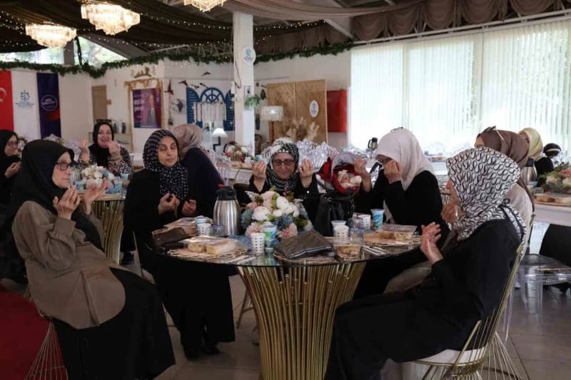 Kocaeli'de "Anne Şehir" projesi kapsamında hizmet veren "Gönül Bahçem Davet Evi", kız isteme merasimlerinden bebek mevli