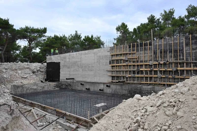 Manisa’nın Gördes ilçesinde yıllardır yaşanan içme suyu sorununu çözmek amacıyla hayata geçirilen 120 milyon TL’lik proj