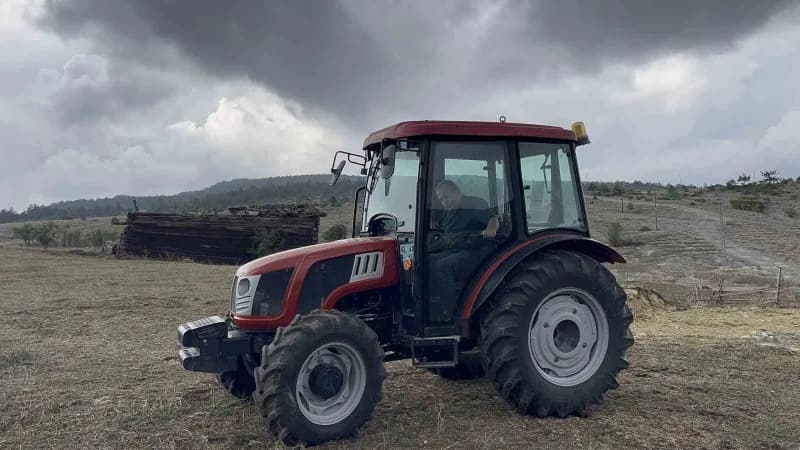 Kastamonu'nun İhsangazi ilçesinde doğuştan görme engelli olan Yılmaz Çatıklı, çiftçilikle yaşamını sürdürdüğü köyde Trak