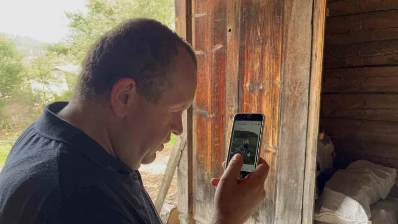Kastamonu'nun İhsangazi ilçesinde doğuştan görme engelli olan Yılmaz Çatıklı, çiftçilikle yaşamını sürdürdüğü köyde Trak