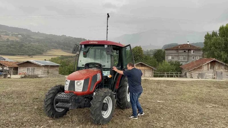 Kastamonu'nun İhsangazi ilçesinde doğuştan görme engelli olan Yılmaz Çatıklı, çiftçilikle yaşamını sürdürdüğü köyde Trak