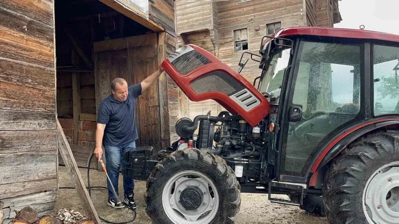 Kastamonu'nun İhsangazi ilçesinde doğuştan görme engelli olan Yılmaz Çatıklı, çiftçilikle yaşamını sürdürdüğü köyde Trak