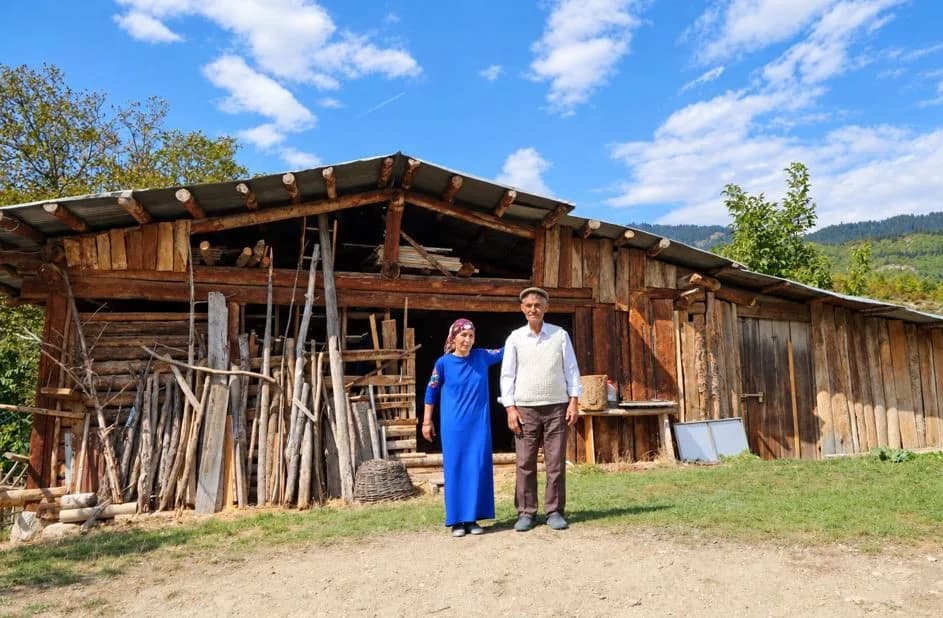 Artvin'de doğuştan görme engelli Kemal ve Süheyla Köse kardeşler, yarım asrı aşkın süredir köy hayatını birlikte omuzlay