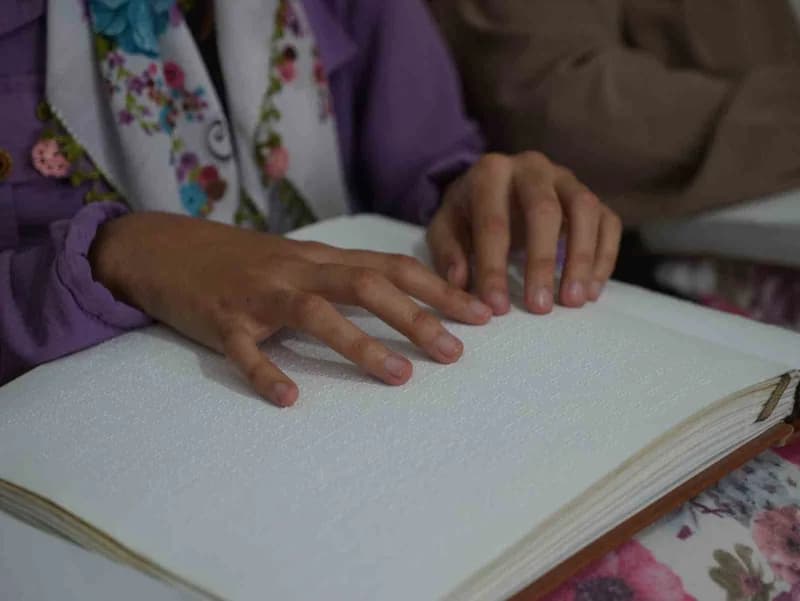 Görme engelli 3 kardeş azimle üniversiteyi kazandı
