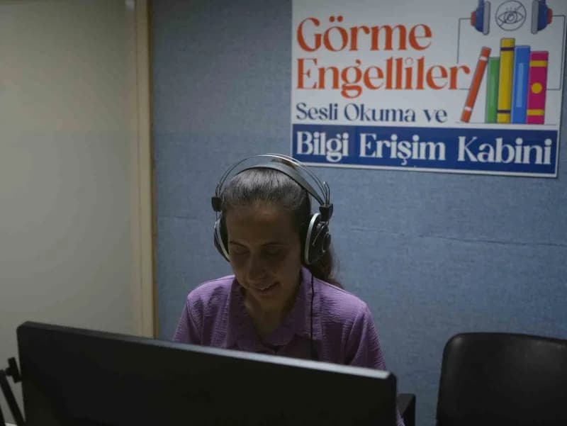Görme engelli 3 kardeş azimle üniversiteyi kazandı