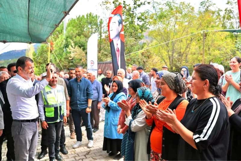 Denizli Büyükşehir Belediyesi, kent genelinde ve kırsal mahallelerde sürdürdüğü ulaşım yatırımları kapsamında, Denizli m