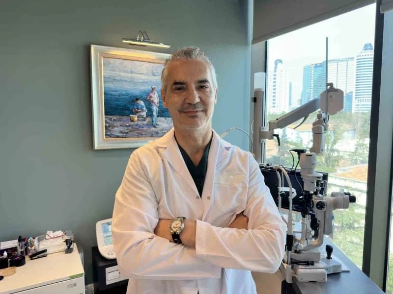 Uzman doktorlar ekran bağımlılığı nedeniyle artan göz kuruluğu şikayetleri hakkında bilgilendiriyor