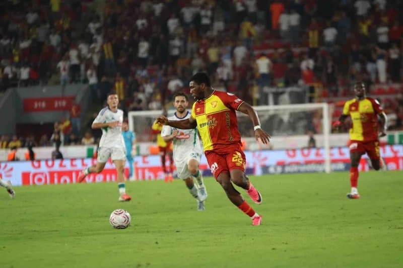 Trendyol Süper Lig'in 6. Haftasında Göztepe, sahasında Çaykur Rizespor ile 2-2 berabere kaldı.