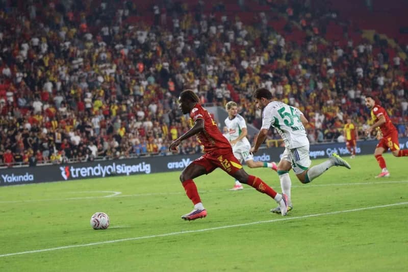 Trendyol Süper Lig'in 6. Haftasında Göztepe, sahasında Çaykur Rizespor ile 2-2 berabere kaldı.