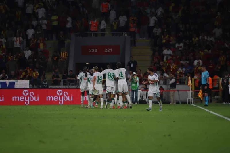 Trendyol Süper Lig'in 6. Haftasında Göztepe, sahasında Çaykur Rizespor ile 2-2 berabere kaldı.