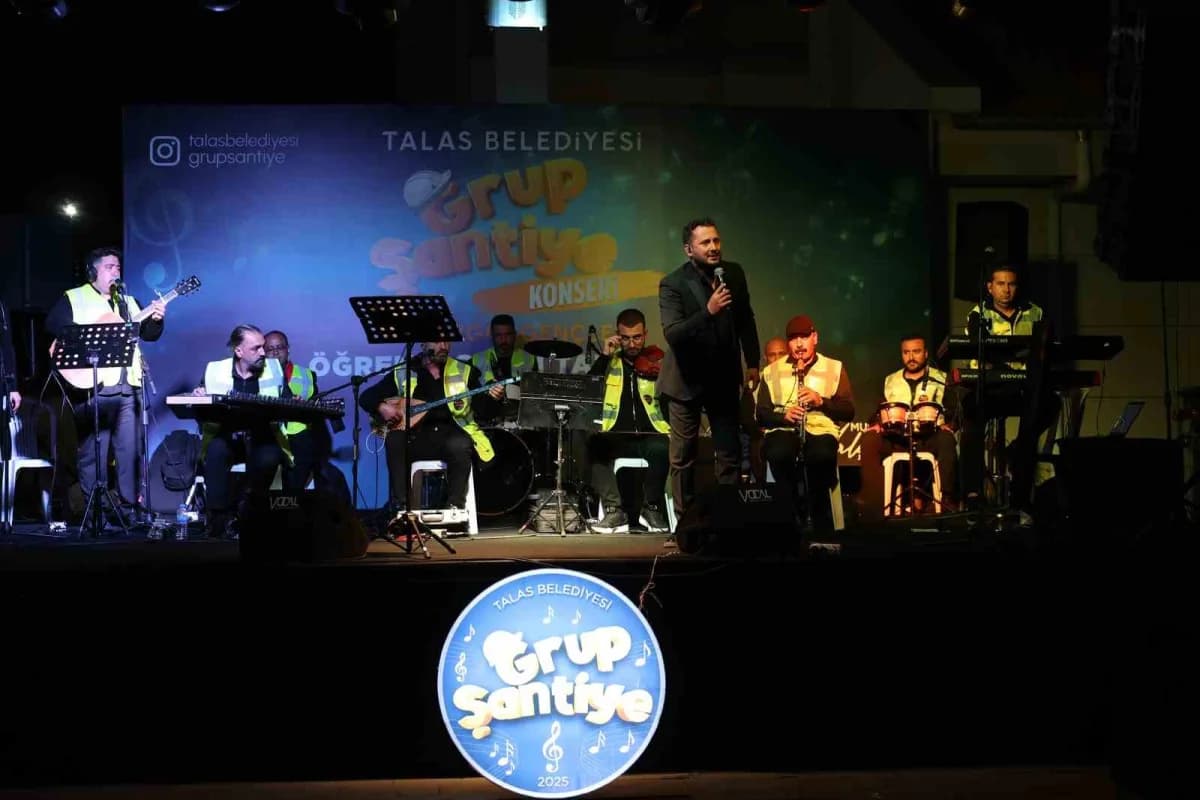 Talas Belediyesi’nin adı yurt çapında duyulan müzik topluluğu Grup Şantiye, konserlerine devam ediyor. Üniversitelerin e
