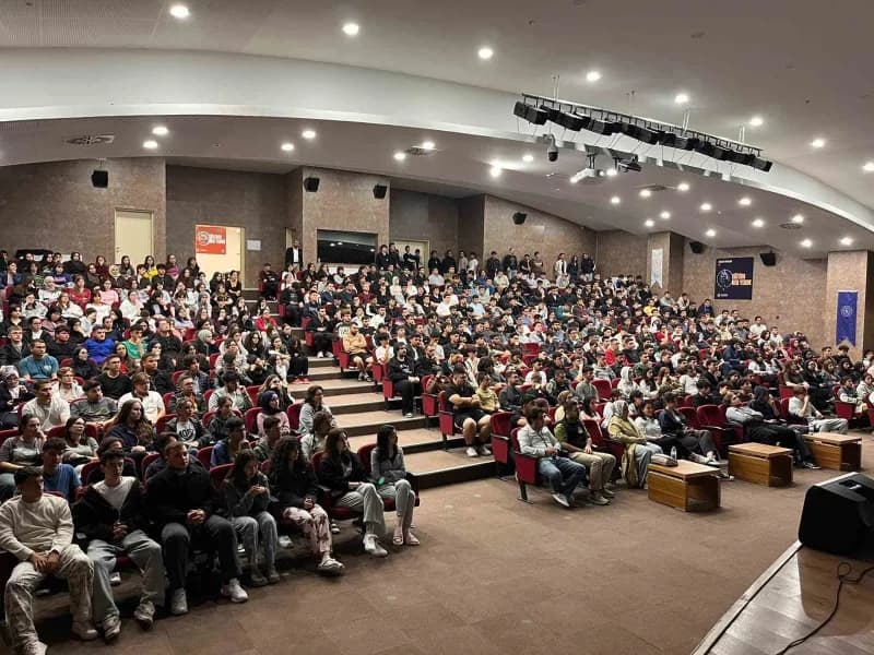 Gençlik ve Spor Bakanlığı (GSB) Eskişehir Yurtlarında barınmaya başlayan yeni öğrenciler için iletişim ve uyum toplantıl