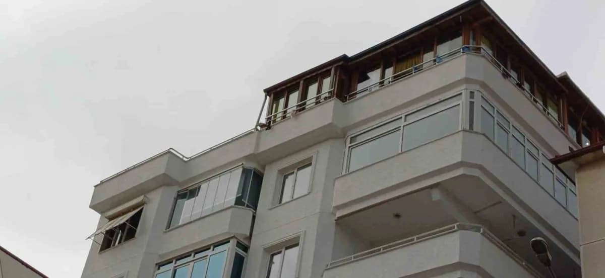 Yalova’nın Çınarcık ilçesinde geçen yıl evinin penceresinden düşerek hayatını kaybeden ve kamuoyunda "Güllü" olarak tanı