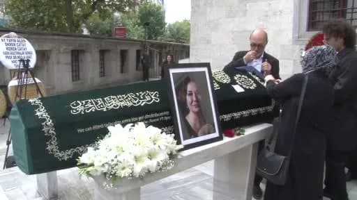 Gülsen Tuncer için Şişli Merkez Camii’nde düzenlenen cenaze töreninden bir kare