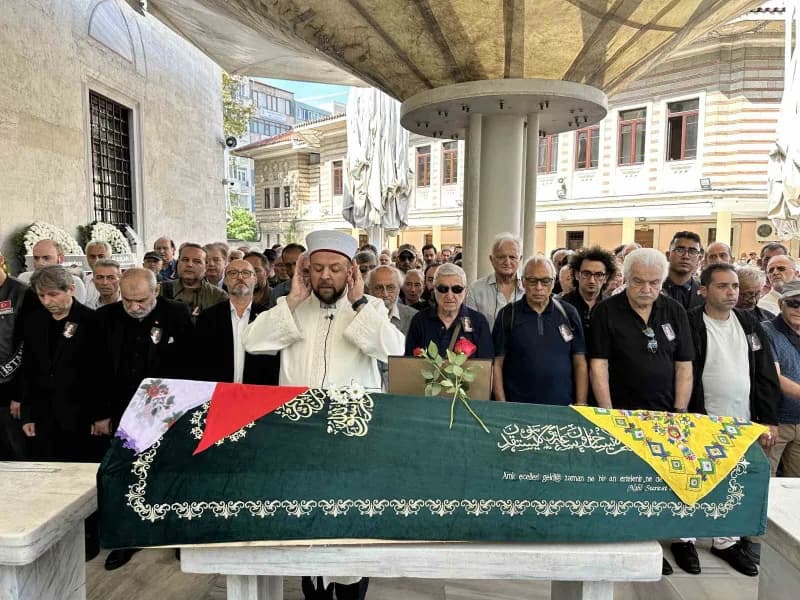 Kanser nedeniyle hayatını kaybeden usta oyuncu, seslendirme sanatçısı ve akademisyen Gülsen Tuncer, İstanbul Şişli'de kı