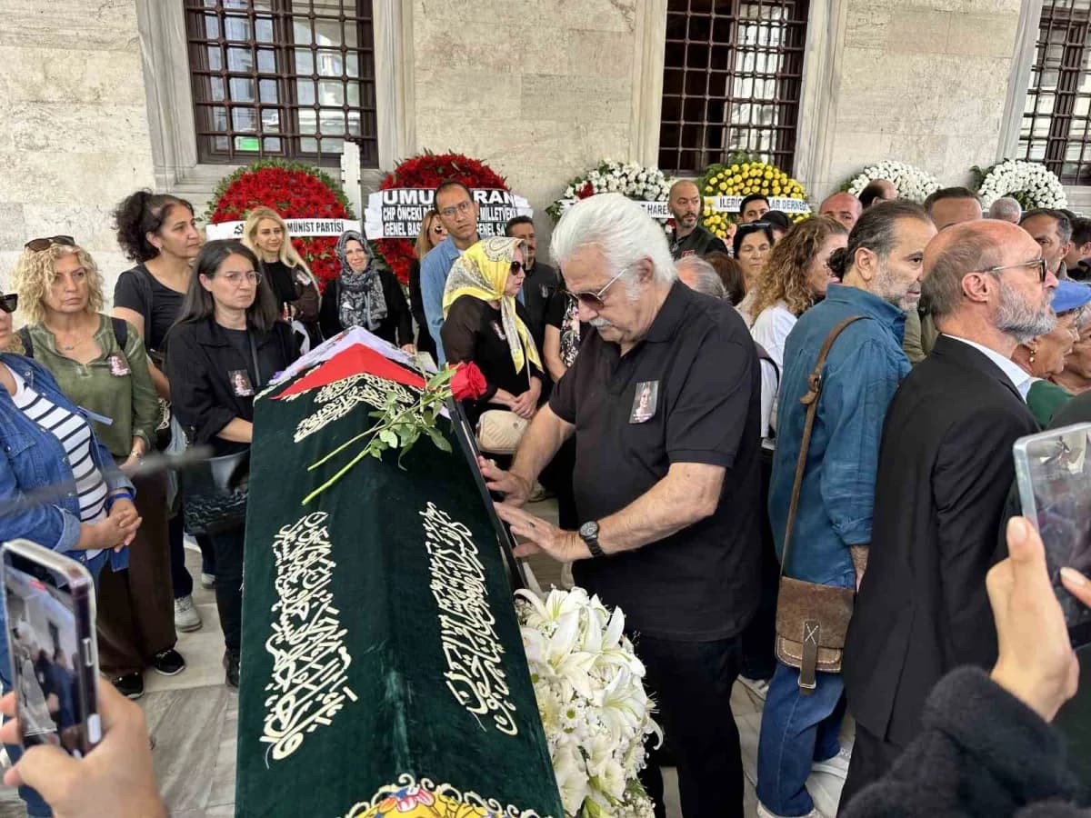 Kanser nedeniyle hayatını kaybeden usta oyuncu, seslendirme sanatçısı ve akademisyen Gülsen Tuncer, İstanbul Şişli'de kı
