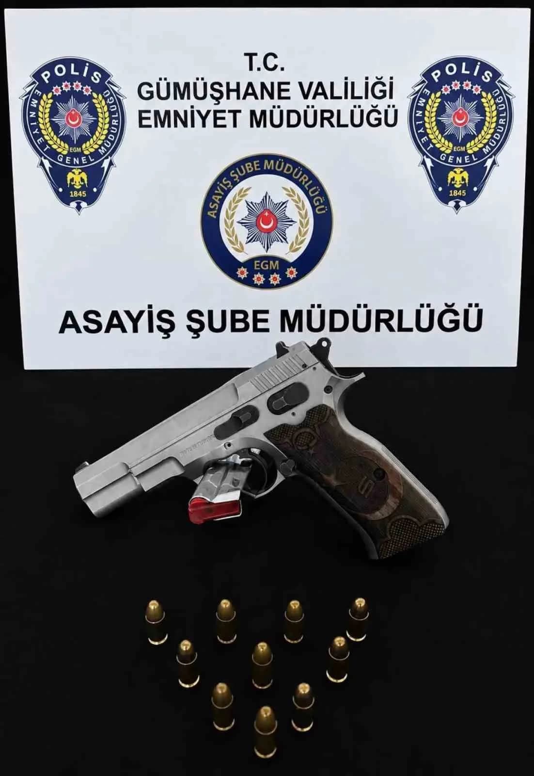 Gümüşhane'de İl Emniyet Müdürlüğü ekiplerince son 15 günde kentte gerçekleştirilen denetimlerde 10 bin 282 şahıs ile 9 b