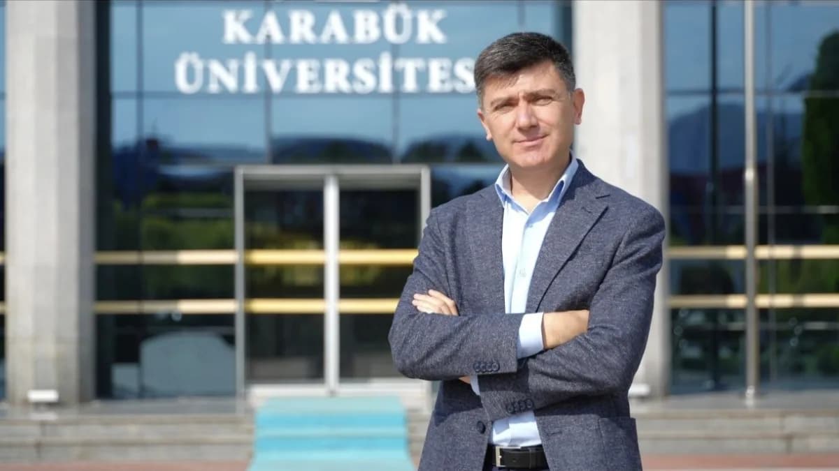 Karabük Üniversitesi araştırmacılarının güneş enerjisi verimliliği artırma projesi laboratuvar ortamında test ediliyor
