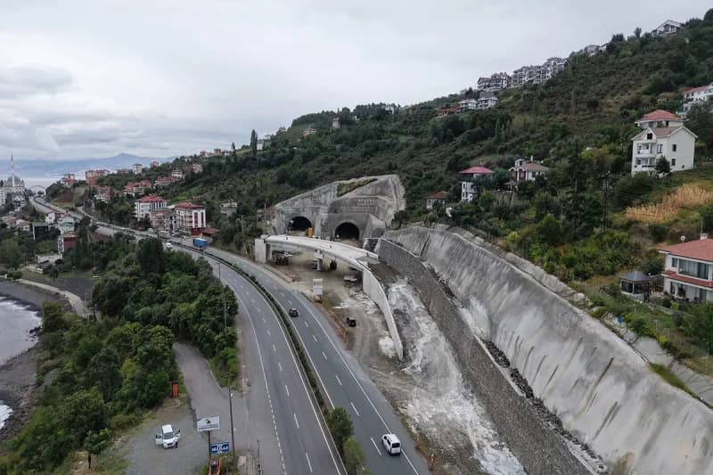 Trabzon Güney Çevre Yolu Projesi Akçaabat geçişinde tünel ve viyadük yapım çalışmaları